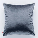 Sivá polyesterová obliečka na vankúš.