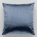 Sivá polyesterová obliečka na vankúš.