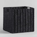 Čierny úložný košík. 