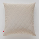 Béžová polyesterová obliečka na vankúš.