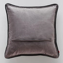 Hnedý polyesterový poťah na vankúš.