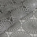 Strieborný obrus z polyesteru a metizovaného vlákna