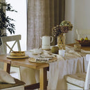 Béžový ľanový obrus.