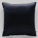 Modrá oranžová obliečka na vankúš s kvetovým motívom.